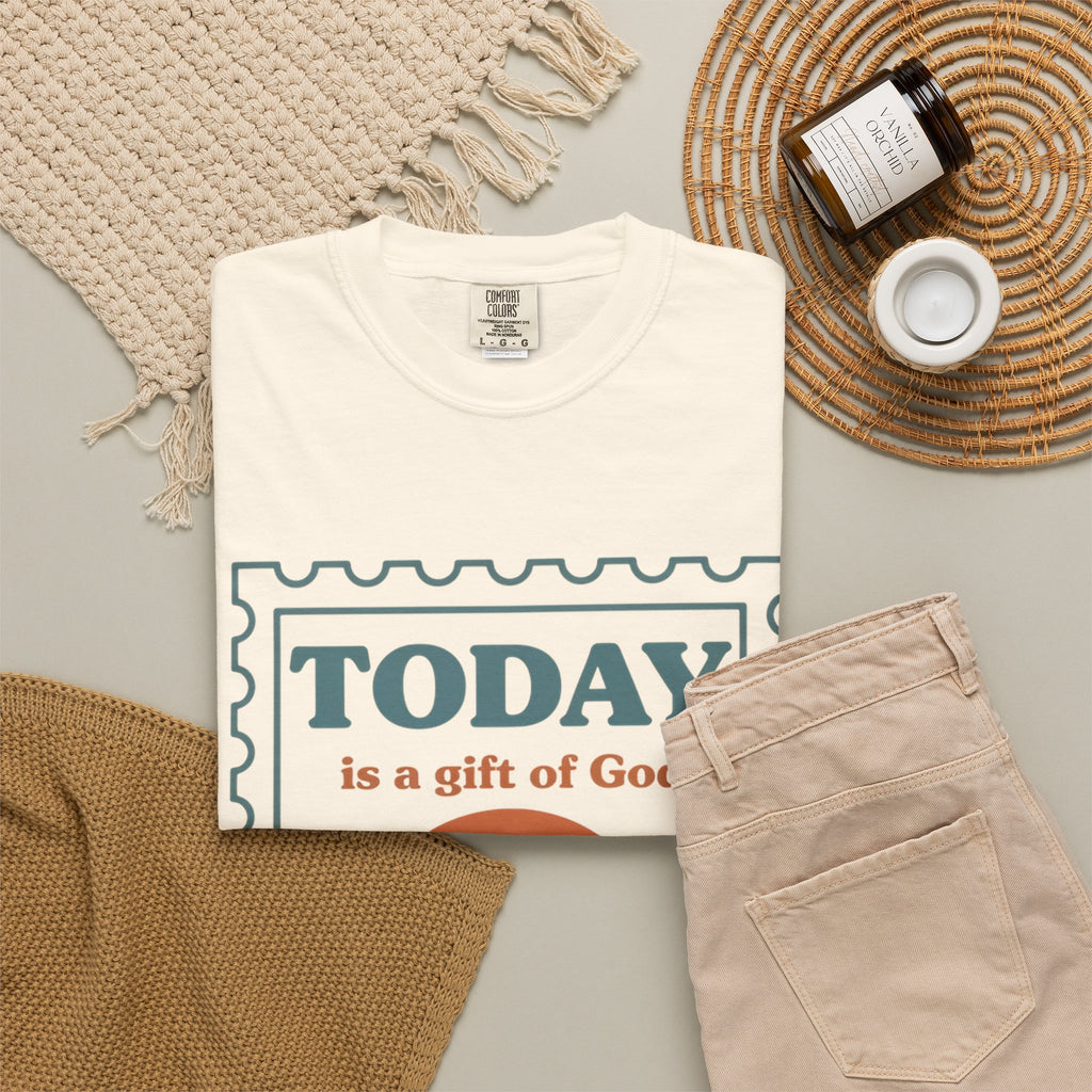 Be Thankful Tee — "Today is a Gift of God" Inspirational Graphic T-Shirt