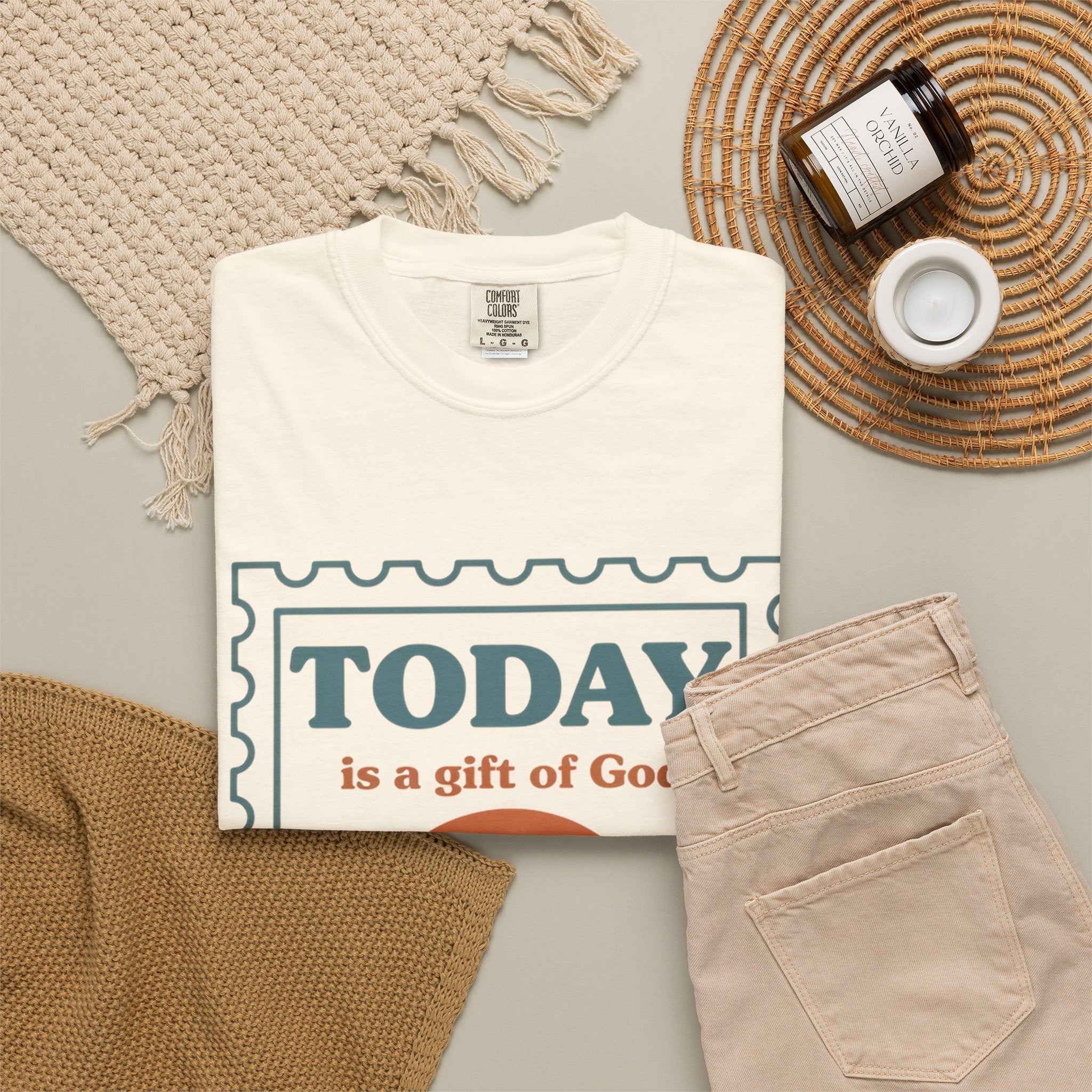 Be Thankful Tee — "Today is a Gift of God" Inspirational Graphic T-Shirt