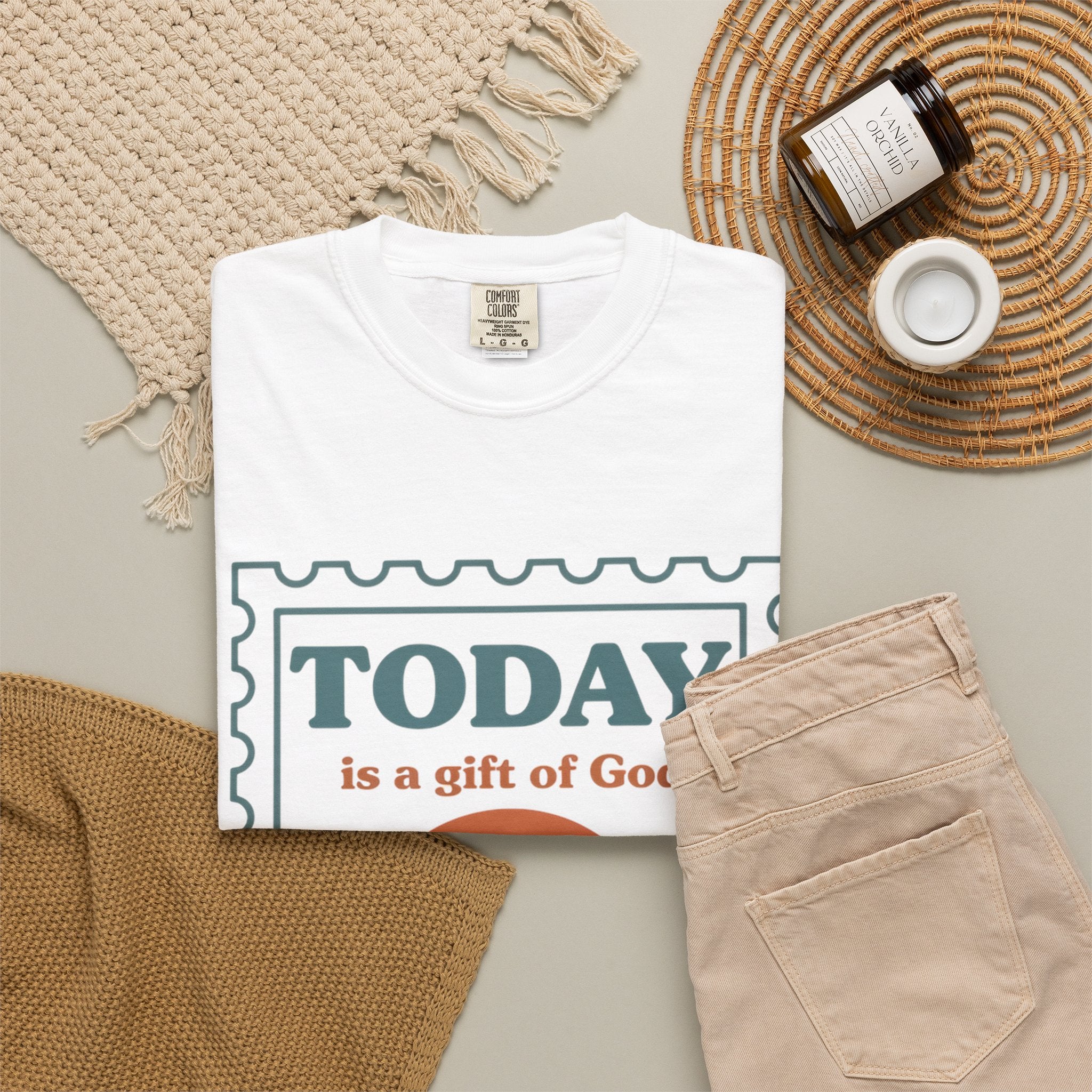 Be Thankful Tee — "Today is a Gift of God" Inspirational Graphic T-Shirt
